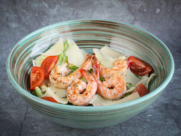 Food-n-Wood - Салат Цезарь с креветками