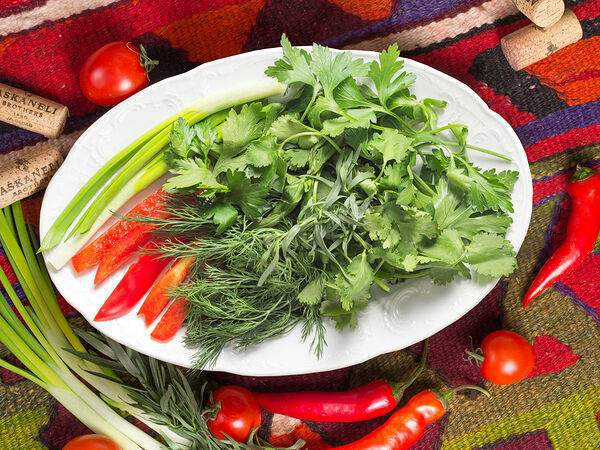 Мушмула - Свежая зелень