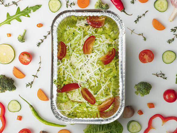 Своя кухня - Паста с копченой индейкой в соусе сливочный песто