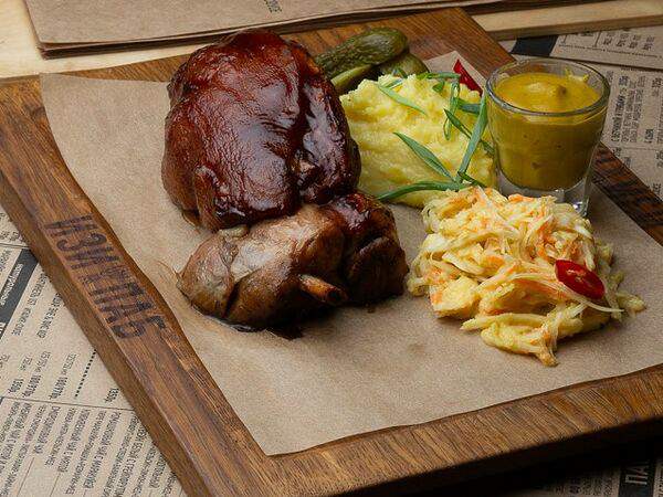 Изи паб - Половина свиной рульки