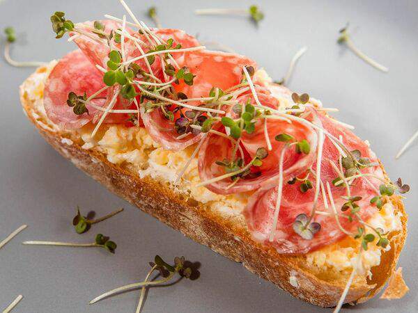 Шкаф - Тартин с яйцом скрэмбл