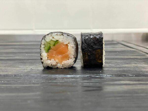 Crystal Sushi & Rolls - Хосомаки с семгой