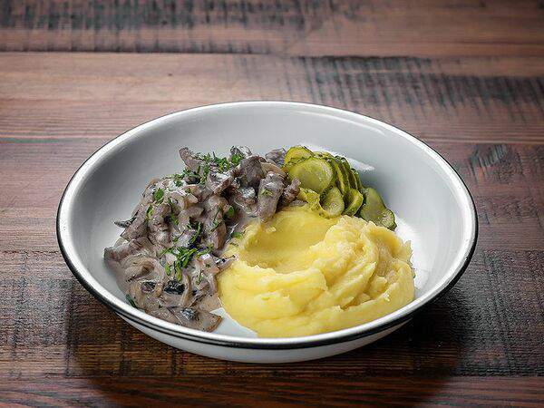 La barbecue реберная - Бефстроганов с картофелем