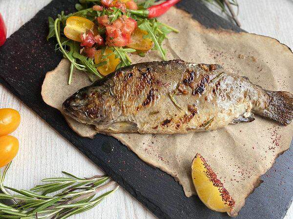 Чемодан - Форель речная на гриле с итальянской заправкой