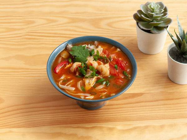 Рамен между нами - Суп Том Ям с цыпленком и креветками