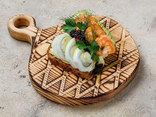 Кафе 38 - Смёрребрёд с креветками и авокадо