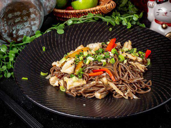 Иван Ван - Гречневая лапша с кальмаром и овощами