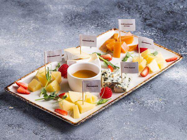 Chalet River Club - Ассорти фермерских сыров с трюфельным мёдом