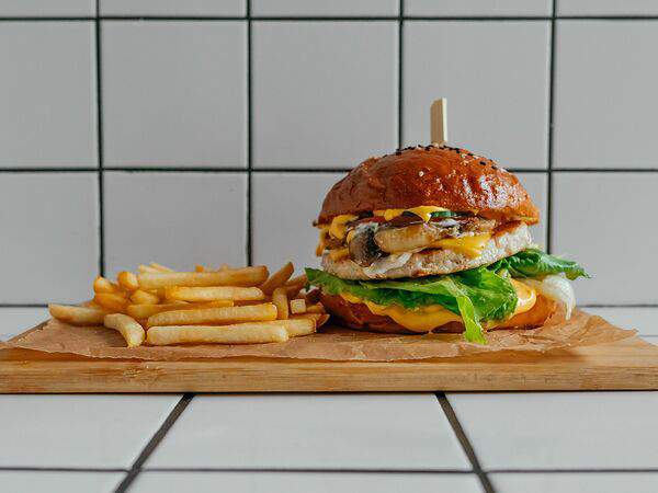 Футурист. Bar & Kitchen - Бургер Грибной