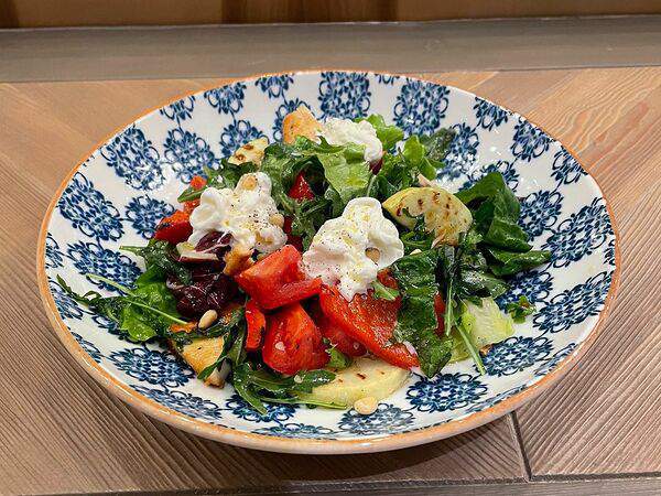 Donna Olivia - Салат с цыпленком и Страчателлой