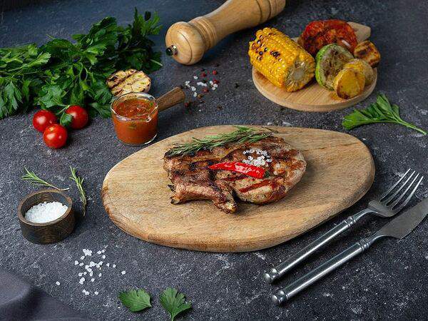 Гриль клуб - Корейка на кости в медово-горчичном маринаде