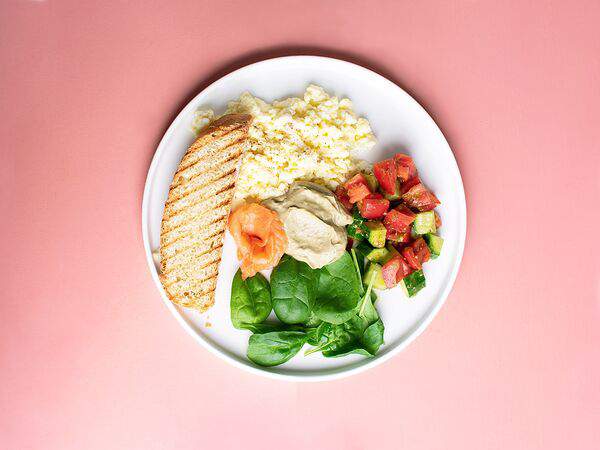 Здрасте кафе - Модный скрэмбл с лососем и хлебушком собственного производства