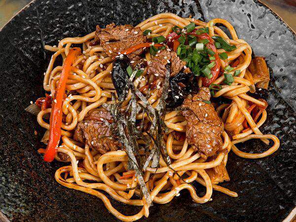 Рамен с уткой - Лапша с говядиной и соусом Тай BBQ