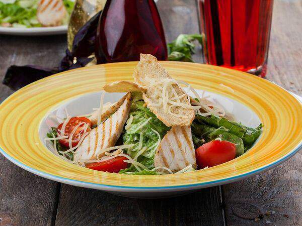 Grizzly Bar - Салат Цезарь с куриной грудкой