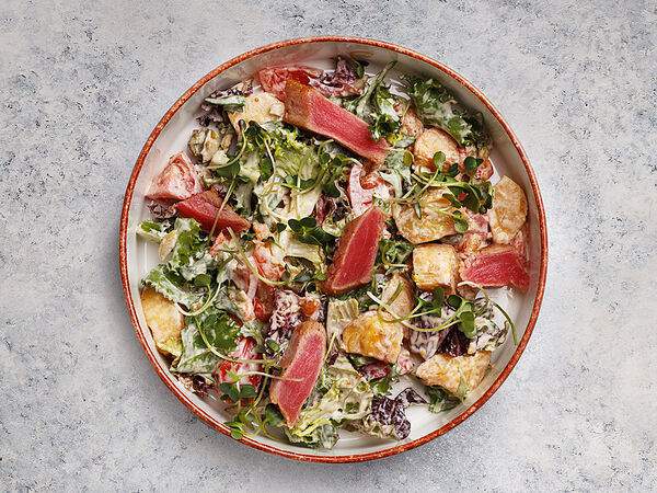 Эклерная: кофе и сладости - Яе Салат с тунцом и копченым картофелем