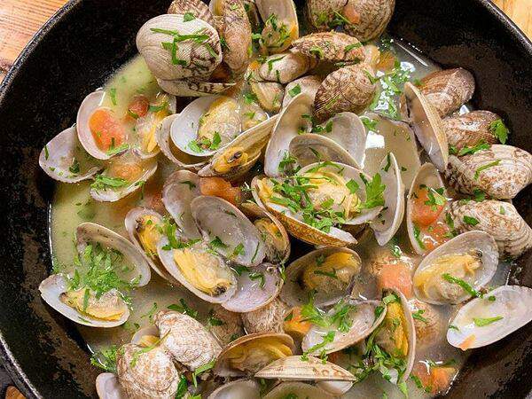 Dorada Rada - Соте из Вонголе в белом вине