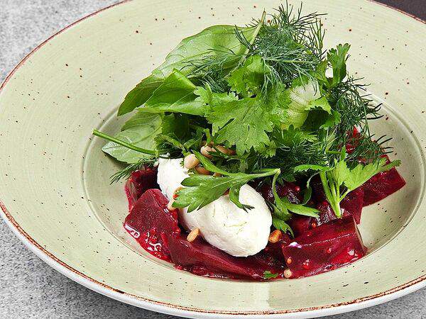 #megapolisbar People's - Салат Грузинский из печеной свеклы и творожного сыра