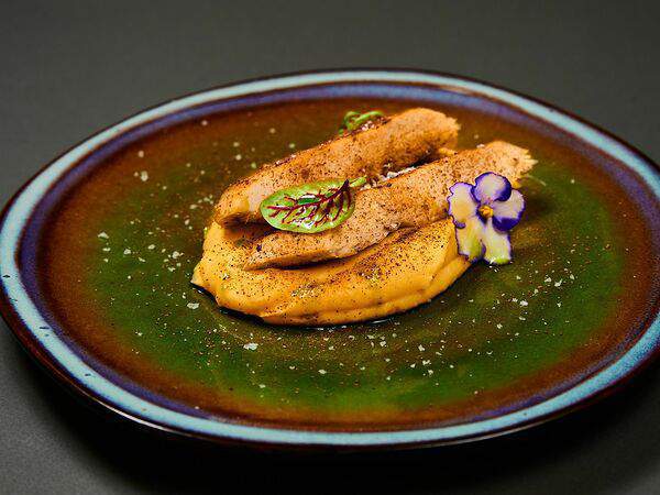 Terrace - Куриное филе с картофельным пюре с ароматом трюфеля и соусом из лесных грибов