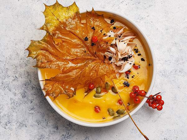 Эклерная: кофе и сладости - Яе Тыквенный суп, рябина