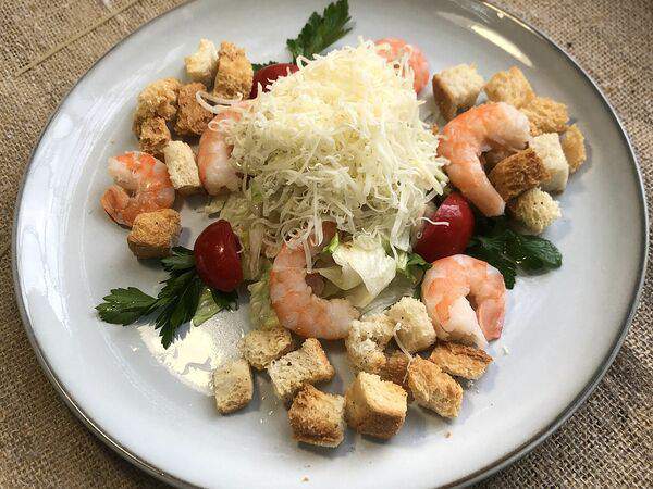 Турист - Салат Цезарь с креветками