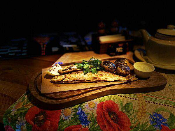 Хата - Ряпушка жареная с печеным картофелем