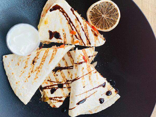 Ibis Kitchen - Кесадилья с курицей