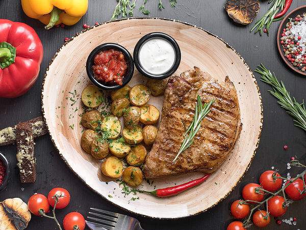 Cernovar - Свиная корейка с картофелем черри