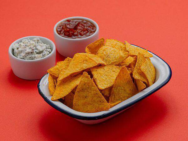 Щегол - Кукурузные чипсы с соусом блючиз и томатным чатни