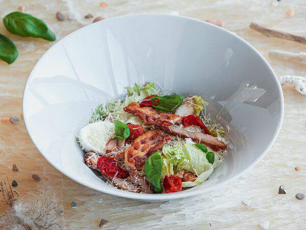 Прованс - Салат Цезарь с тигровыми креветками