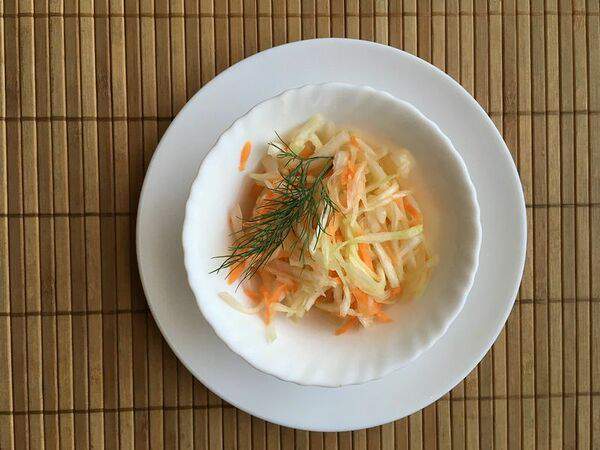 Кафе Мария - Салат из капусты с яблоками