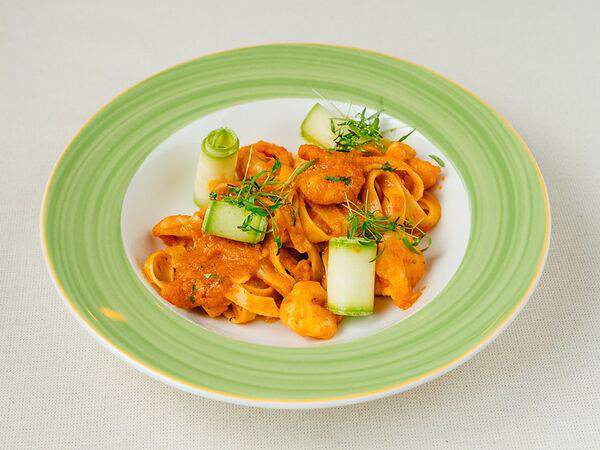 Trattoria 23 - Феттуччине с креветками, цукини и соусом пепперони