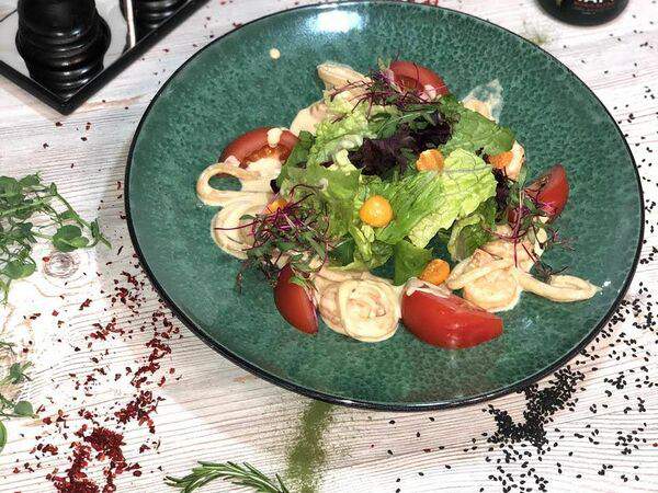 Белый лис - Теплый салат с морепродуктами