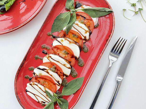 Family kitchen - Моцарелла с помидорами