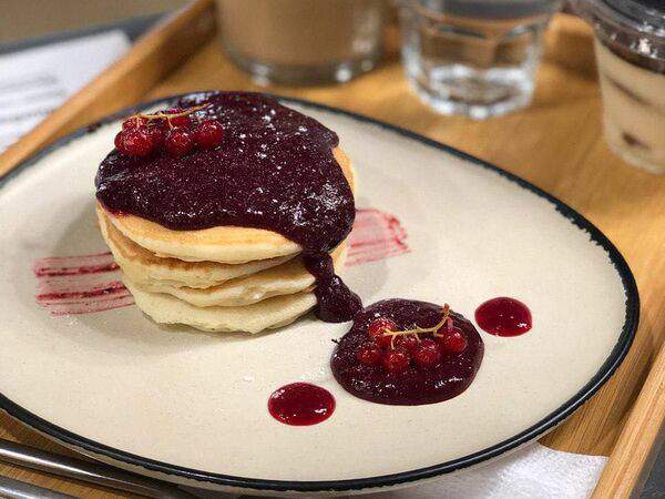 Марли - Панкейки с ягодным соусом