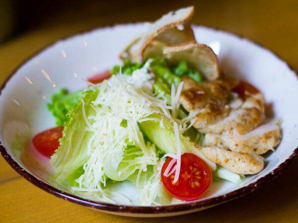 Чача-Рача - Салат Цезарь с курицей