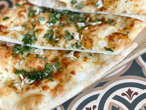 Мелограно - Сырная лепешка с травами и маслом