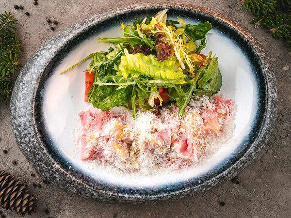 Chalet River Club - Салат с сочным ростбифом