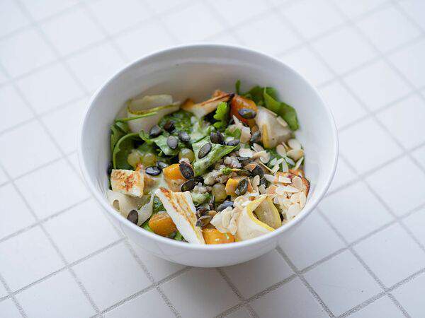 Plants & Friends - Салат с печеной тыквой и адыгейским сыром