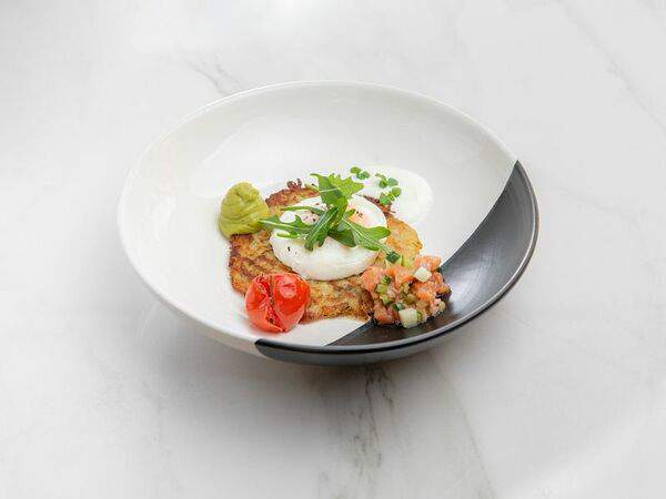 Воронка кофе и вино - Драник с яйцом пашот и гуакамоле