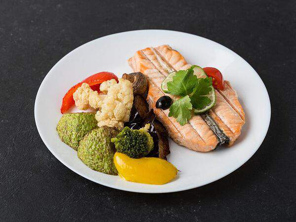 Ливан Хаус - Семга, запеченная с овощами