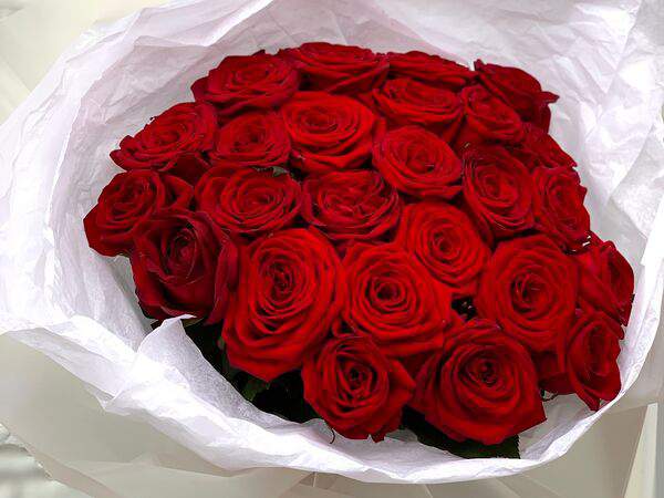 Labberry клубника в шоколаде - Букет из 25 красных роз