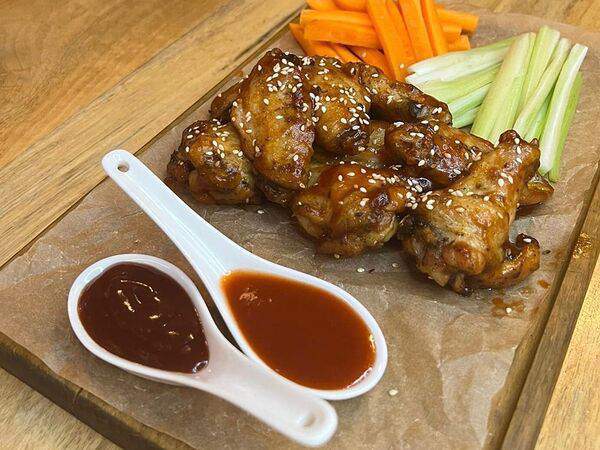 Ребро - Большое плато крыльев BBQ и Кимчи