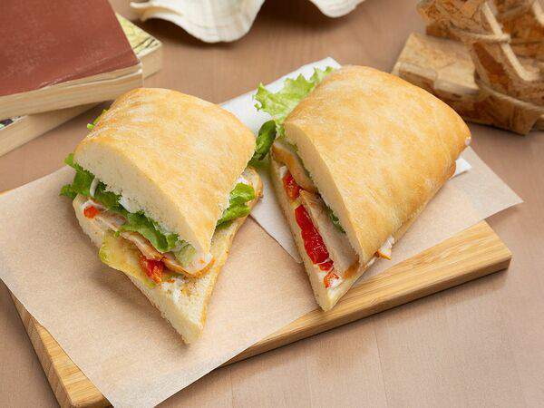 Порт-брю - Сэндвич с курицей и овощами гриль на чиабатте