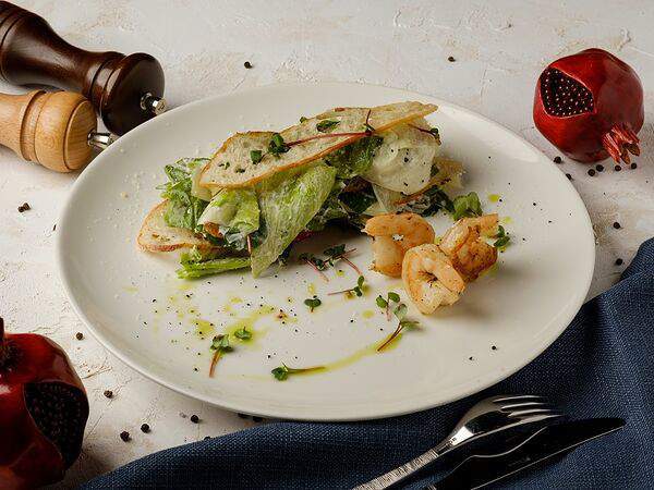 Гранат - Салат Цезарь с креветками