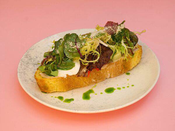 Sisters Coffee & Wine - Чиабатта с говядиной