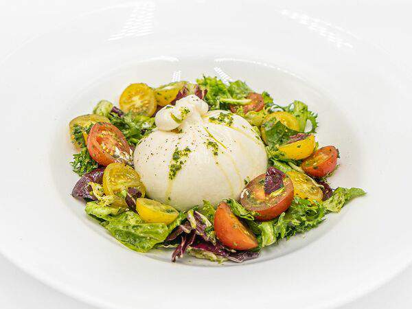 Теплого хлеба - Буррата с помидорами и базиликом