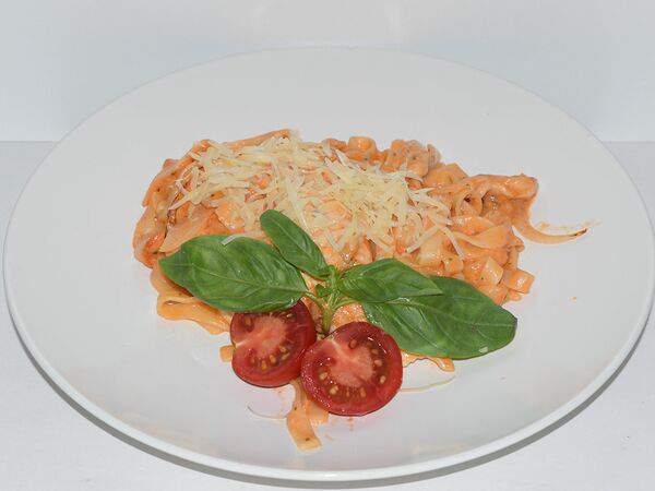 Едим дома - Паста Феттуччине с курицей