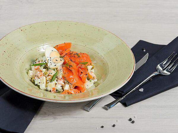 #megapolisbar People's - Салат по рецепту Оливье с лососем слабой соли