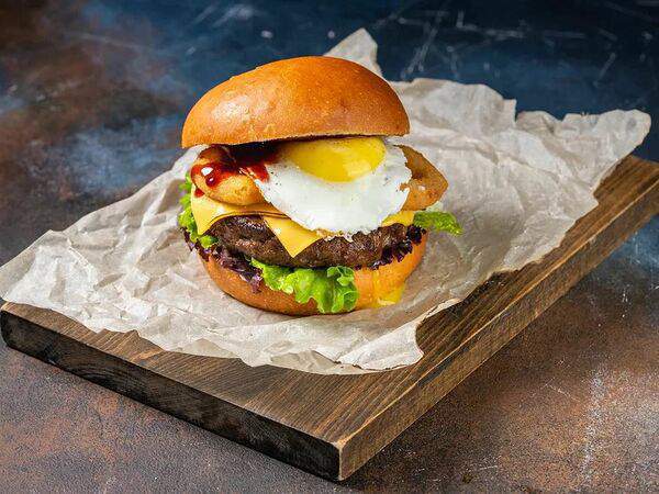 Тема Бар - Бургер со смородиновым джемом