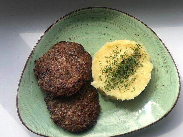 Хинкальная - Котлеты с картофельным пюре